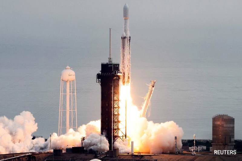 SpaceX’s Falcon Heavy Launches NASA Probe Toward Metal-Rich Asteroid Psyche